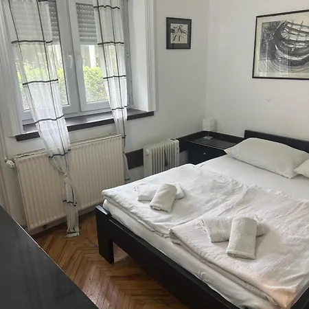 Prenociste Regina 3*