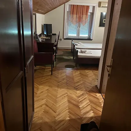 Prenociste Regina 公寓式酒店 3*