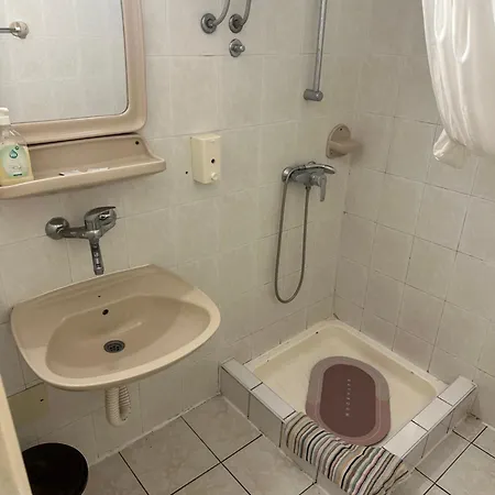 Prenociste Regina 公寓式酒店 3*