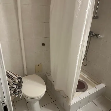 Prenociste Regina 3*